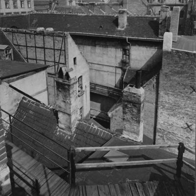 Gang vom Dach in den Hof eines Hauses des historischen Knochenhauerufers
