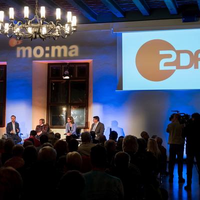 ZDF-Morgenmagazin Moderatoren auf der Bühne im Bürgerdialog 