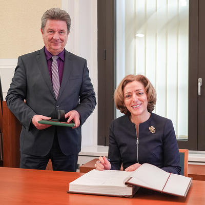 Oberbürgermeister Dr. Lutz Trümper mit Botschafterin Elena Radkova-Shekerletova