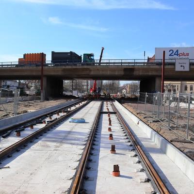 Blick auf die neuen Gleise am Damaschkeplatz, 03/2020