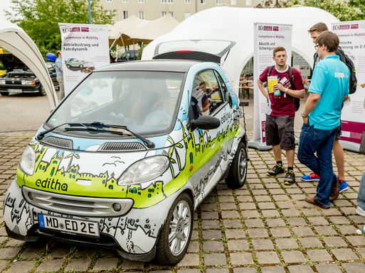 Bild vergrößern: Elektroauto der Universität