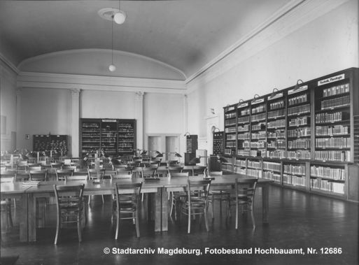 Bild vergrößern: Lesesaal im Gebäude der Stadtbibliothek und des Stadtarchivs, Neuer Weg 6/7
