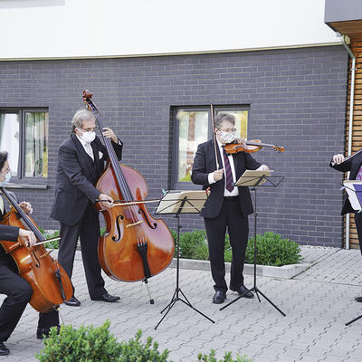 Das ROSSINI-Quartett mit einer musikalischen Darbietung mit Streichinstrumenten