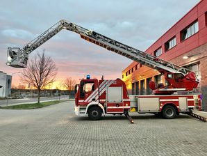 Bild vergrößern: Drehleiter Feuerwache Nord
