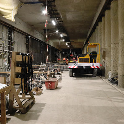 Bewehrungsarbeiten für die Tunnelsohle und -wände, 05/2020