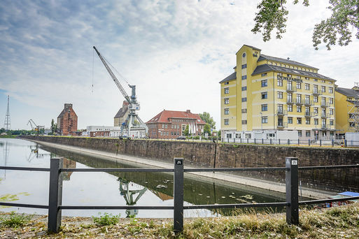 Bild vergrößern: Blick auf die Denfabrik im Magdeburger Wissenschaftshafen