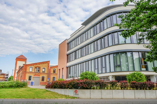 Bild vergrößern: Wissenaftshafen_Elbeoffice und Speicher B