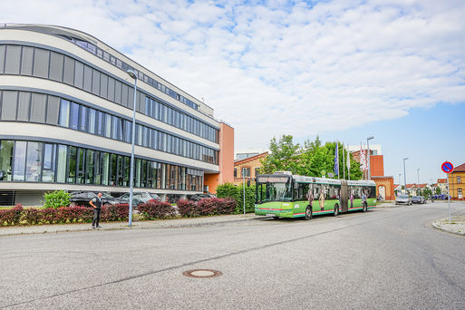 Bild vergrößern: Mit dem Bus in den Wissenschaftshafen