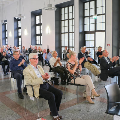 Zahlreiche Gäste zur Übergabe des Guericke-Buches im Alten Rathaus Magdeburg