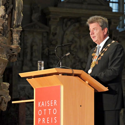 Oberbürgermeister Dr. Trümper begrüßt die hochrangigen Gäste im Magdeburger Dom