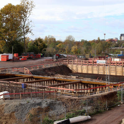 Arbeiten am Fundament für den Pylon der neuen Brücke über die Alte Elbe, 10/2020