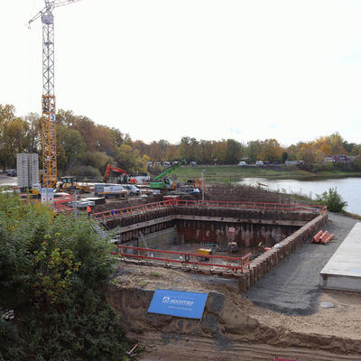 Arbeiten am Fundament für das östliche Widerlager der neuen Brücke über die Zollelbe,10/2020