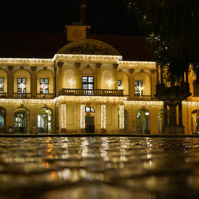 Das Rathaus auf dem Alten Markt bei der Eröffnung der Lichterwelt 2020
