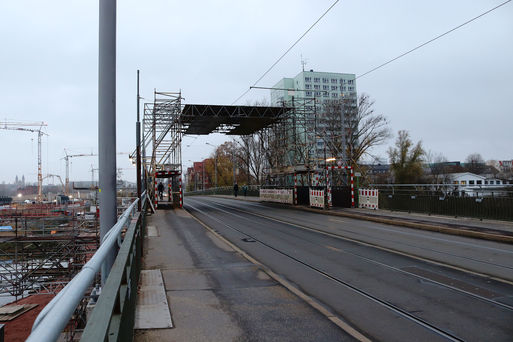 Bild vergrößern: Das Schutzgerüst wurde am Wochenende zurückgebaut. 11/2020