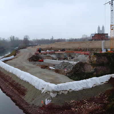 Arbeiten am Fundament für das Widerlager West der neuen Zollbrücke, 11/2020