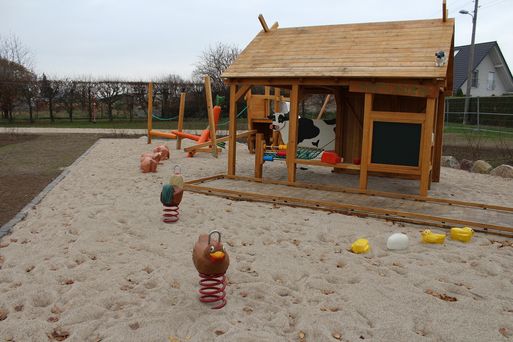 Bild vergrößern: Sandspielbereich des Spielplatzes Spionskopf in Magdeburg Salbke