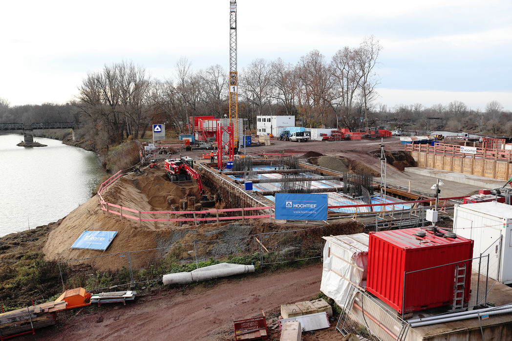 Pylonfundament für die neue Brücke über die Alte Elbe, 12/2020