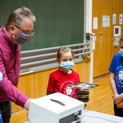 Kinder-Uni Magdeburg erklärt das Phänomen des Schalls