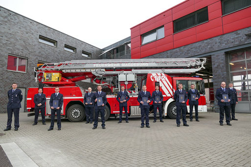 Die zehn Beamten auf Probe.