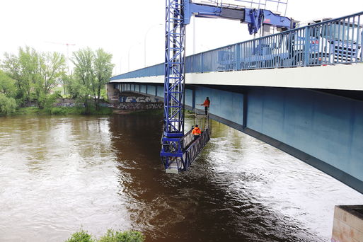 Bild vergrößern: Bauwerksprfung Neue Strombrcke mit einem Untersichtgert, 05/21