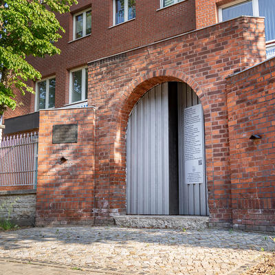 Tor des ehemaligen Konzentrationslagers der Polte-Werke 
