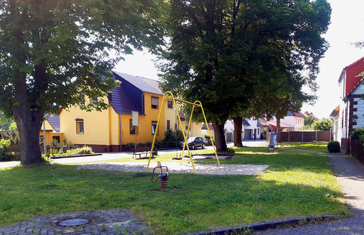 Bild vergrößern: Der Spielplatz Untere Siedlung in Beyendorf-Sohlen vor der Sanierung