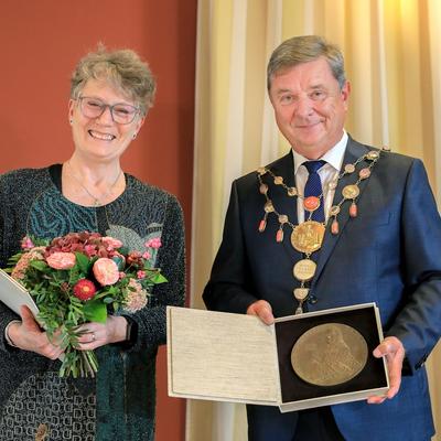 OB Dr. Trümper überreicht den Telemann-Preis an Prof. Elizabeth Wallfisch