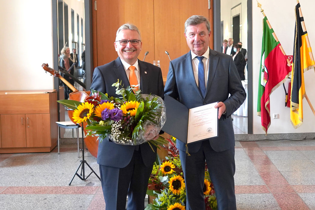 Bild vergrößern: Staatssekretär Klaus Zimmermann und Magdeburgs Oberbürgermeister Dr. Trümper