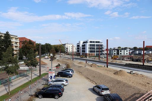 Bild vergrößern: Bau der Gleistrasse in Richtung Brückstraße, 09/21