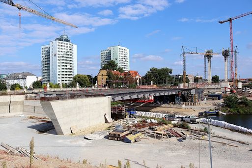Bild vergrößern: Blick auf die neue Zollbrücke Magdeburg vom Westufer aus
