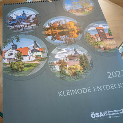 Deckblatt das ÖSA-Jahreskalenders für 2022 mit dem Titel: Kleinode entdecken