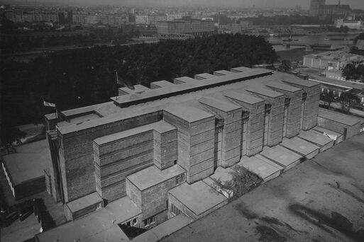 Luftbild der Stadthalle Magdeburg vom Albin-Müller-Turm am 28. September 1927
