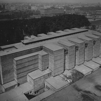 Luftbild der Stadthalle Magdeburg vom Albin-Müller-Turm am 28. September 1927