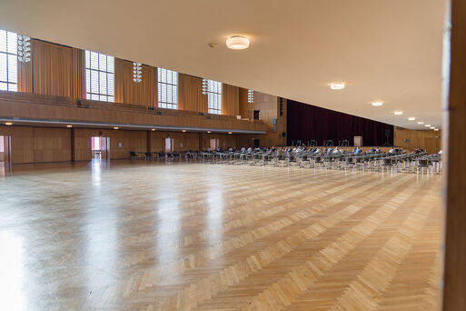 Parkettboden im großen Veranstaltungssaal der Stadthalle Magdeburg