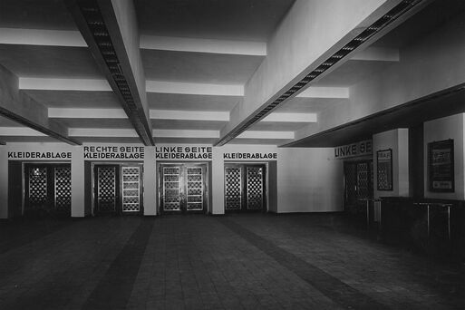 Der Kassenraum der Stadthalle Magdeburg am 12. März 1928