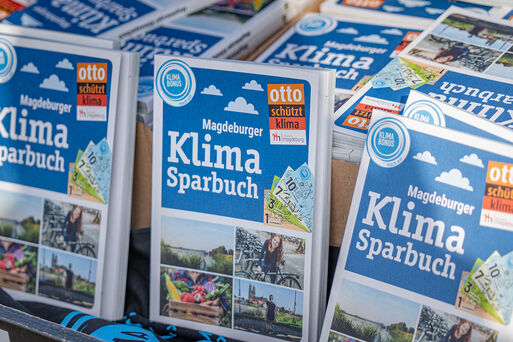 Taschenbuchformat: 112-seitiges Klimasparbuch der Landeshauptstadt Magdeburg