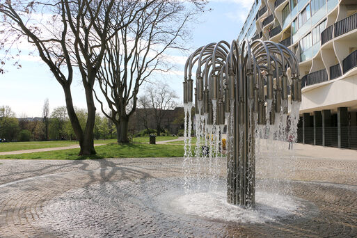 Düsenbrunnen hinter dem Allee-Center Magdeburg