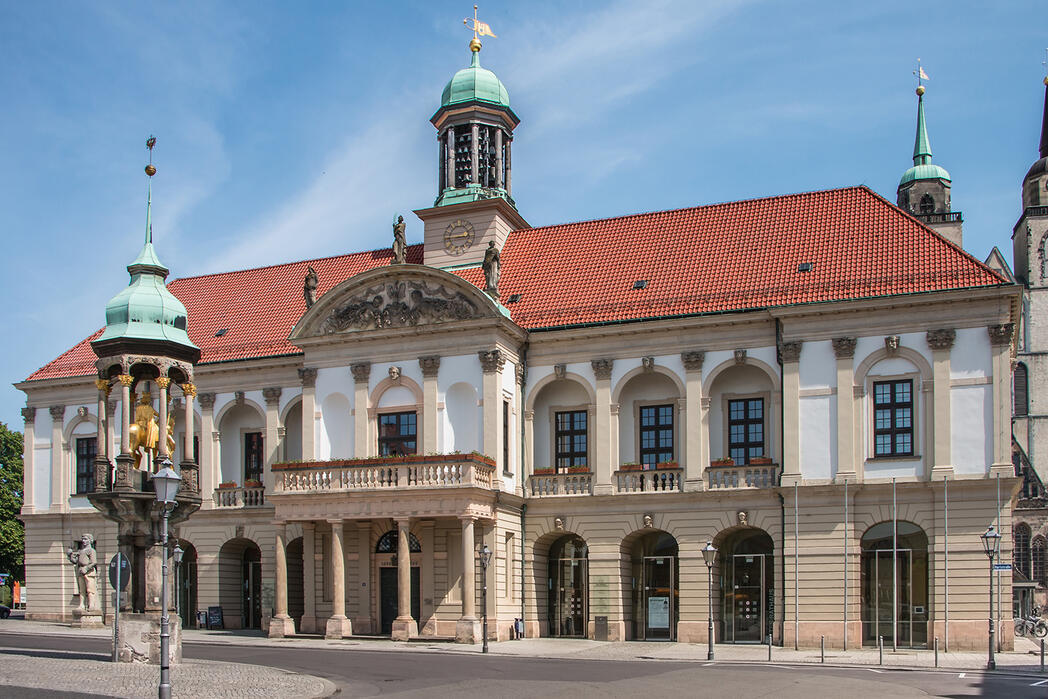 Altes Rathaus Magdeburg von der Seite