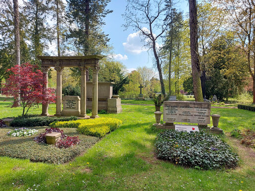 Bild vergrößern: Patenschaftsgrabstätten auf dem Westfriedhof