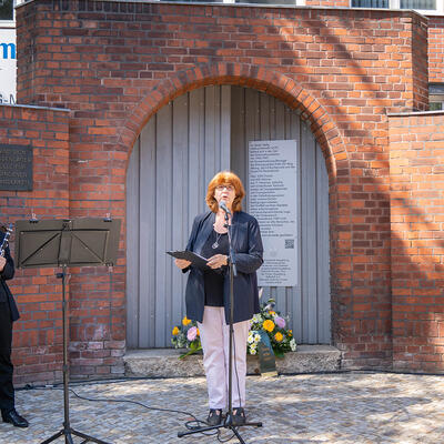 Magdeburgs Gleichstellungsbeauftragte Heike Ponitka hält die Begrüßungsrede
