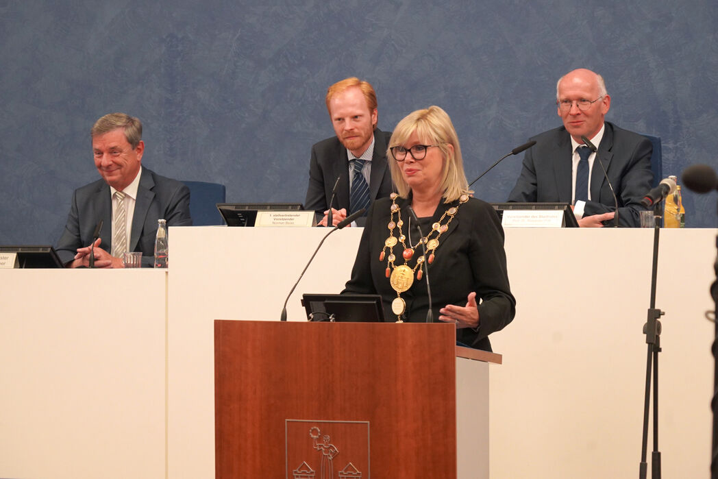 Bild vergrößern: Antrittsrede der neuen Magdeburger Oberbürgermeisterin Simone Borris im Stadtrat
