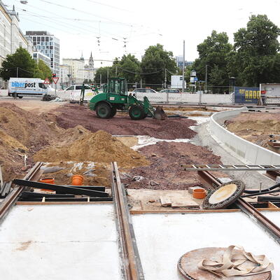 Vorbereitung für den Gleisbau an der Kreuzung zur Otto-von-Guericke-Straße, 07/22