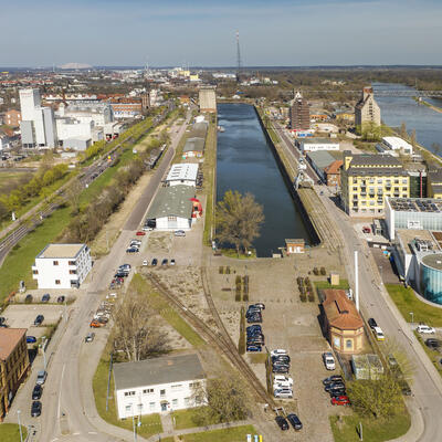 Wissenschaftshafen mit Hafenbecken Luftbild 2021