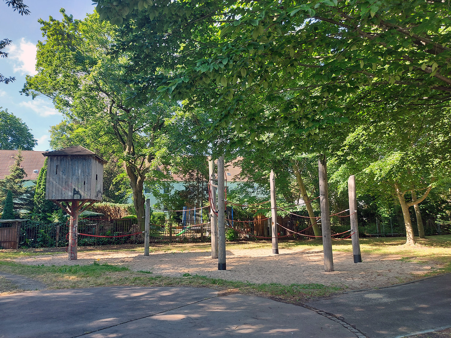 Wilder Garten Spielplatz für den Hopfengarten / Landeshauptstadt