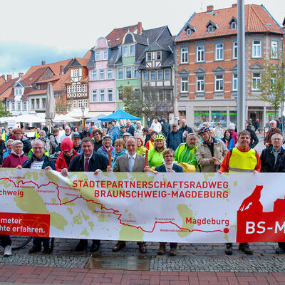 Bild vergrößern: Eröffnung des Städtepartnerschaftradweges zwischen Magdeburg und Braunschweig