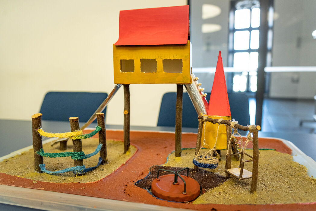 Miniaturmodell Spielplatz - Magdeburgs Fachtag Barrierefreiheit auf Spielplätzen © Landeshauptstadt Magdeburg, Laura Busch