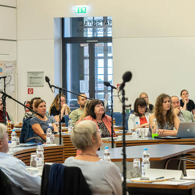 Teilnehmende Fachtag "Barrierefreiheit auf Spielplätzen" im Rathaus Magdeburg