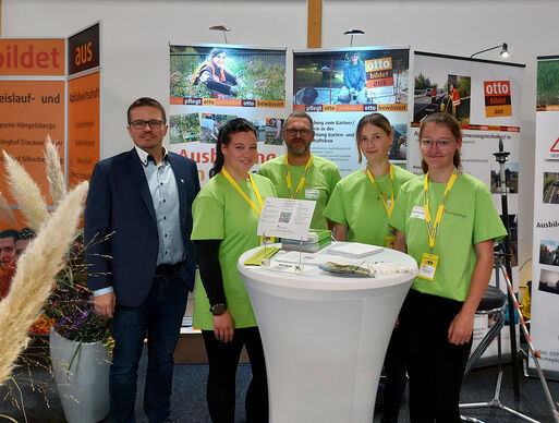 Betriebsleiter Stefan Matz gemeinsam mit Ausbilder Denis Komorowski und den Auszubildenden Jessica Roloff, Nele-Sophie Krger und Lena Kleinert