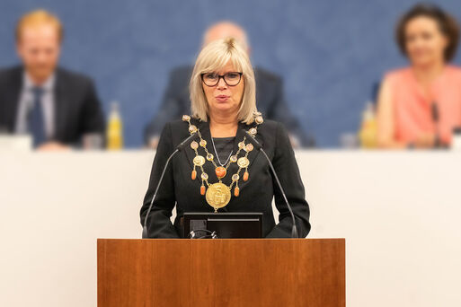 Bild vergrößern: Magdeburgs Oberbürgermeisterin Simone Borris am Rednerpult