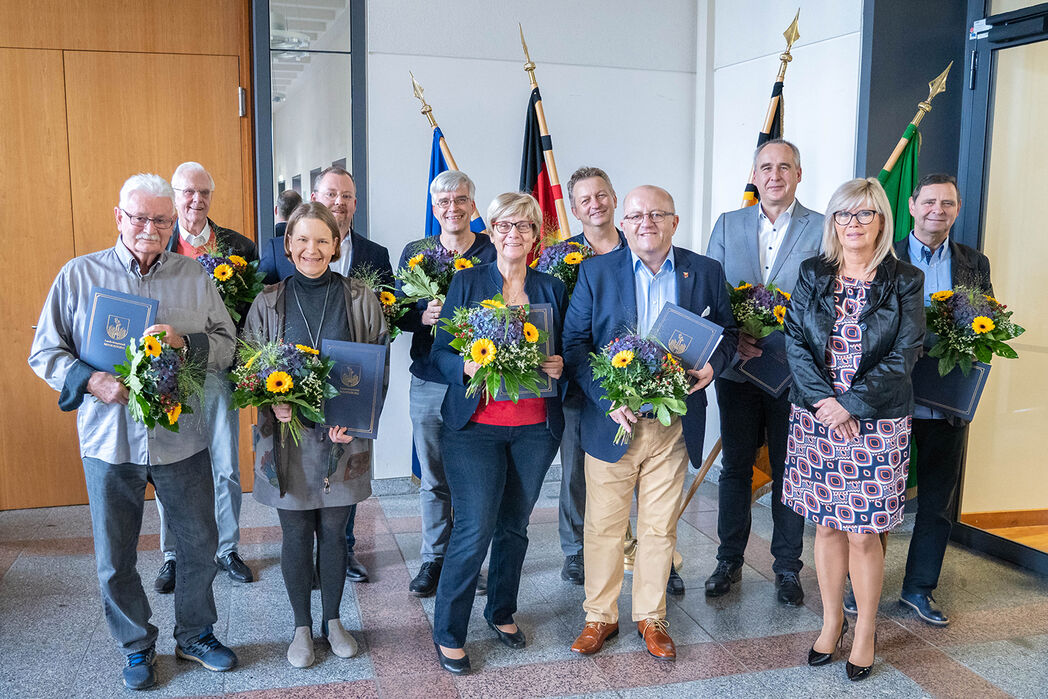 OB Simone Borris mit den geehrten Stadtratsmitgliedern und Ortsbürgermeister © Landeshauptstadt Magdeburg, Romy Buhr